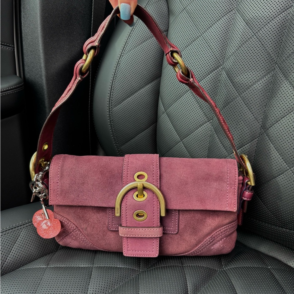 SOLD‼️
Vintage Coach Soho Suede Suede Shoulder Bag in Purple/Plum